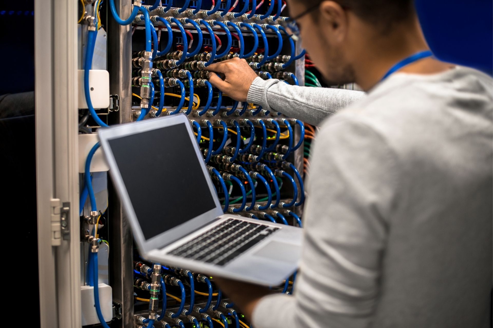 How can managed network infrastructure assist in troubleshooting and resolving connectivity issues in apartment blocks efficiently?