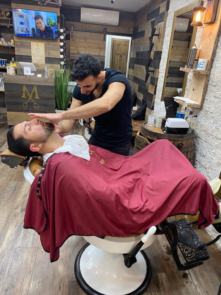 How do luxury barbers incorporate aromatherapy or hot towel treatments into their services for a more relaxing experience?