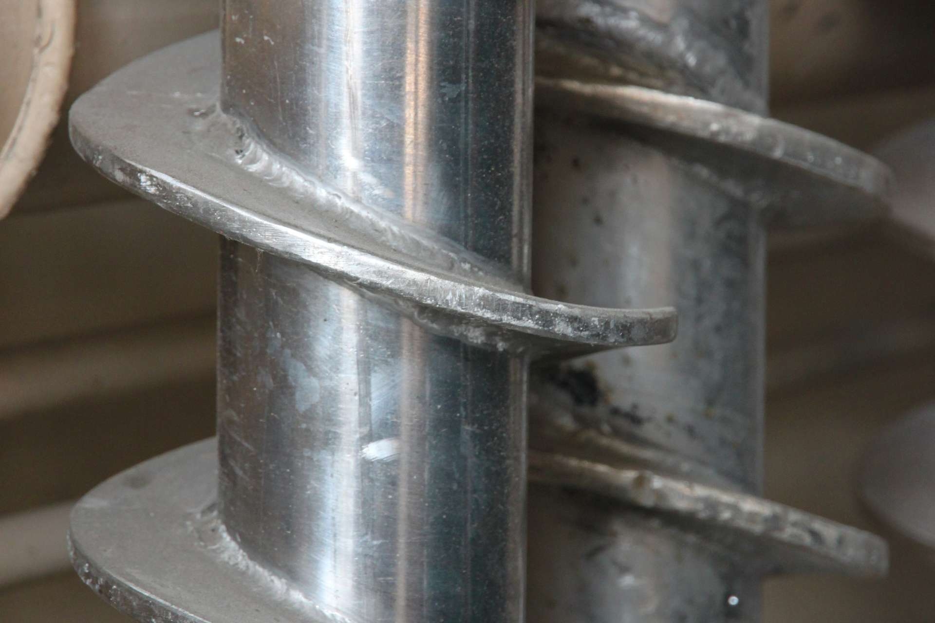 What are the typical repair or replacement procedures for ball nuts exhibiting severe wear patterns?