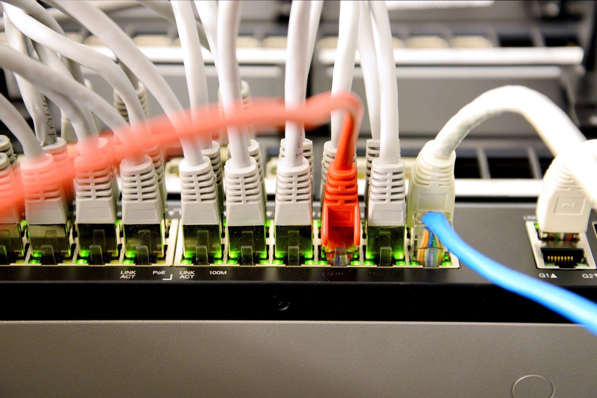 What are the advantages of using fiber optic cables in backbone network infrastructure?