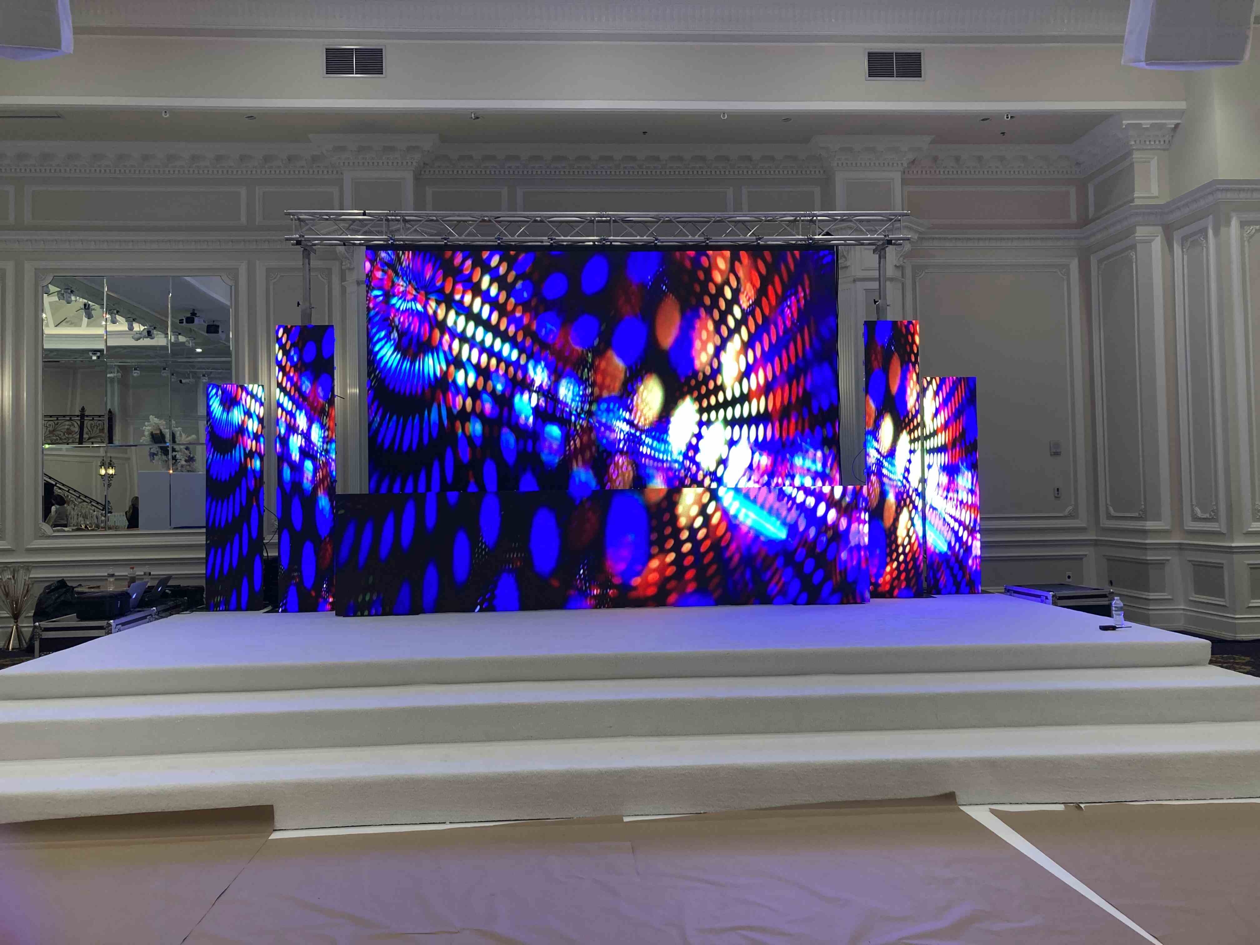 What are the best practices for connecting multiple LED wall panels together to create a seamless display?