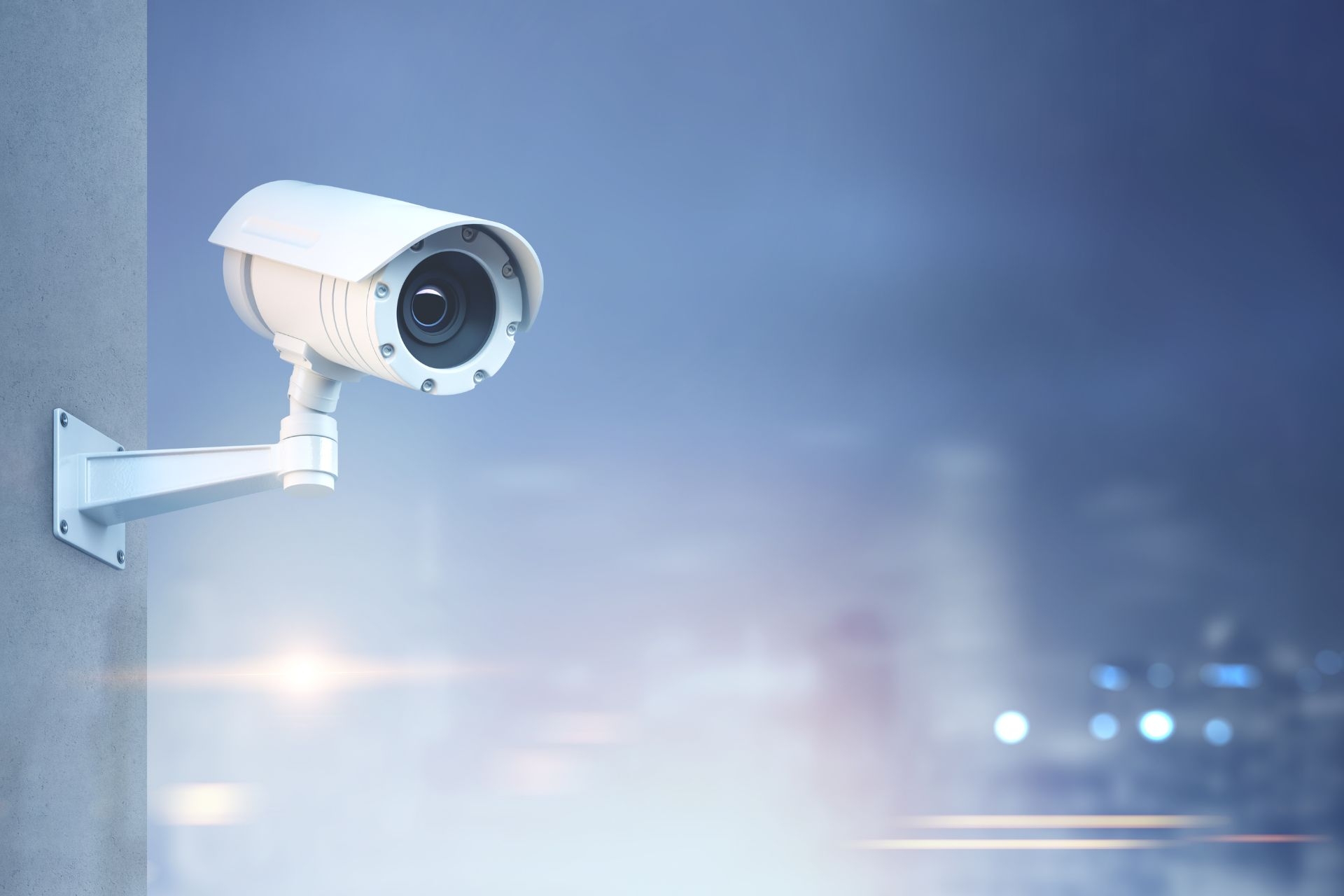 How can security cameras be integrated with other security systems such as access control and alarms for a comprehensive emergency response plan?