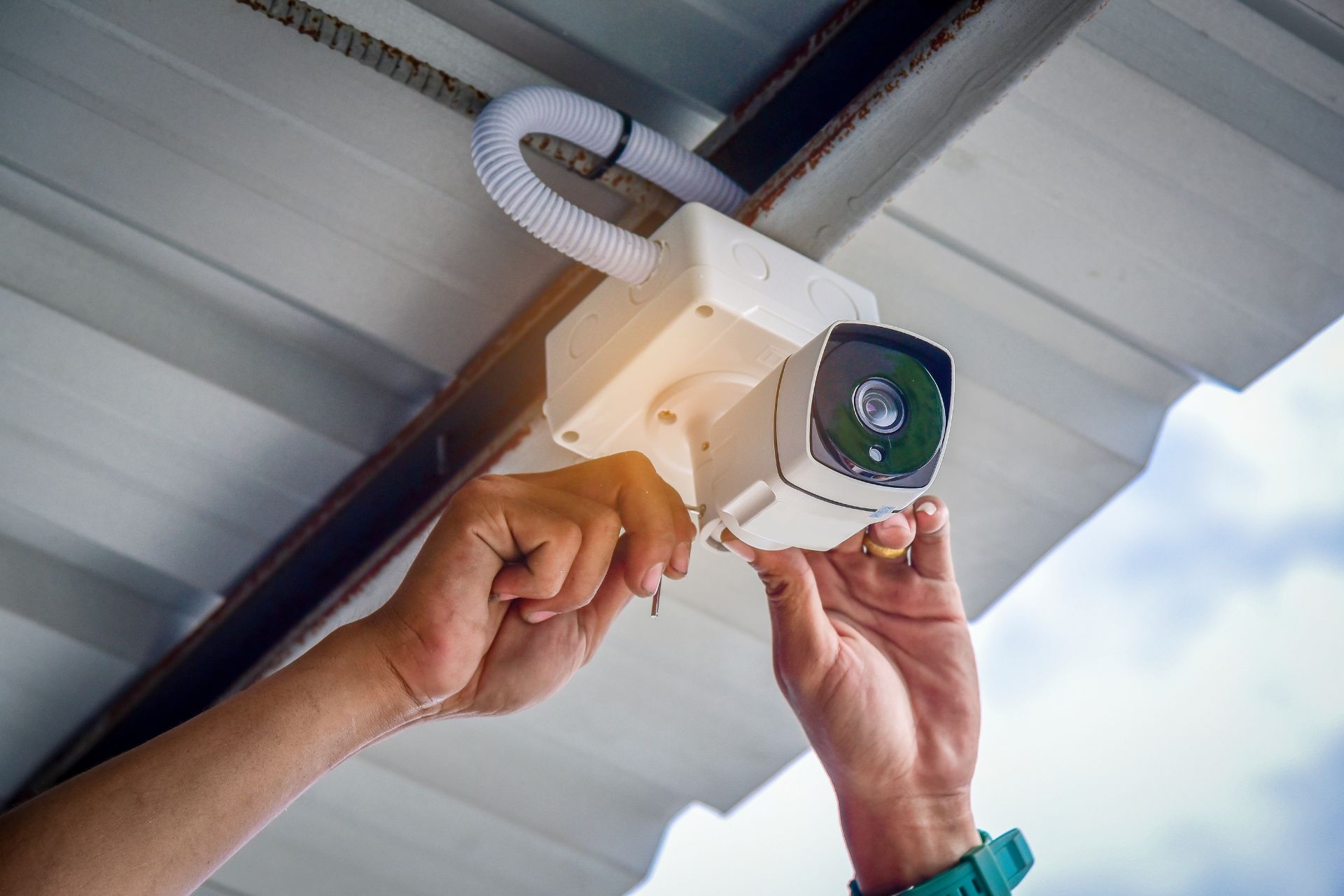 Can tamper-proof security camera enclosures withstand extreme weather conditions?